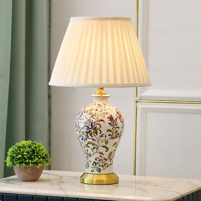 Lampadaire LED en céramique peinte rétro avec abat-jour en tissu plissé
