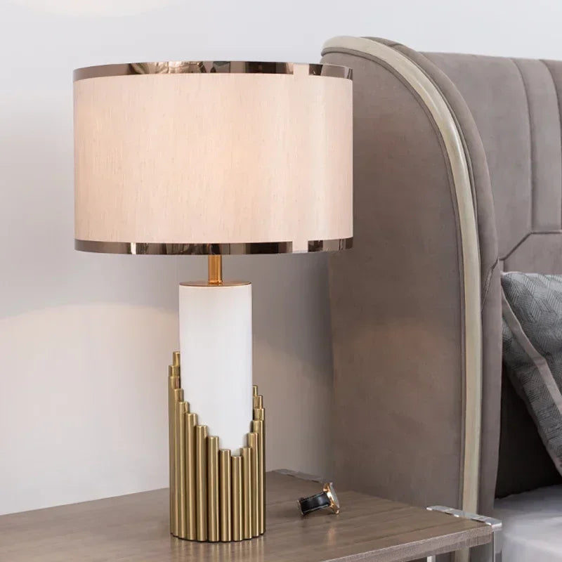 Lampe de Table de Luxe en Marbre avec Accents Dorés Aurelia