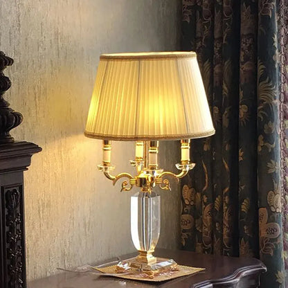 Lampe de table LED de luxe en cristal avec abat-jour en tissu pour chambre à coucher et salon