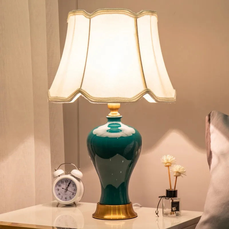 Lampe de table Adeline en céramique rétro et tissu