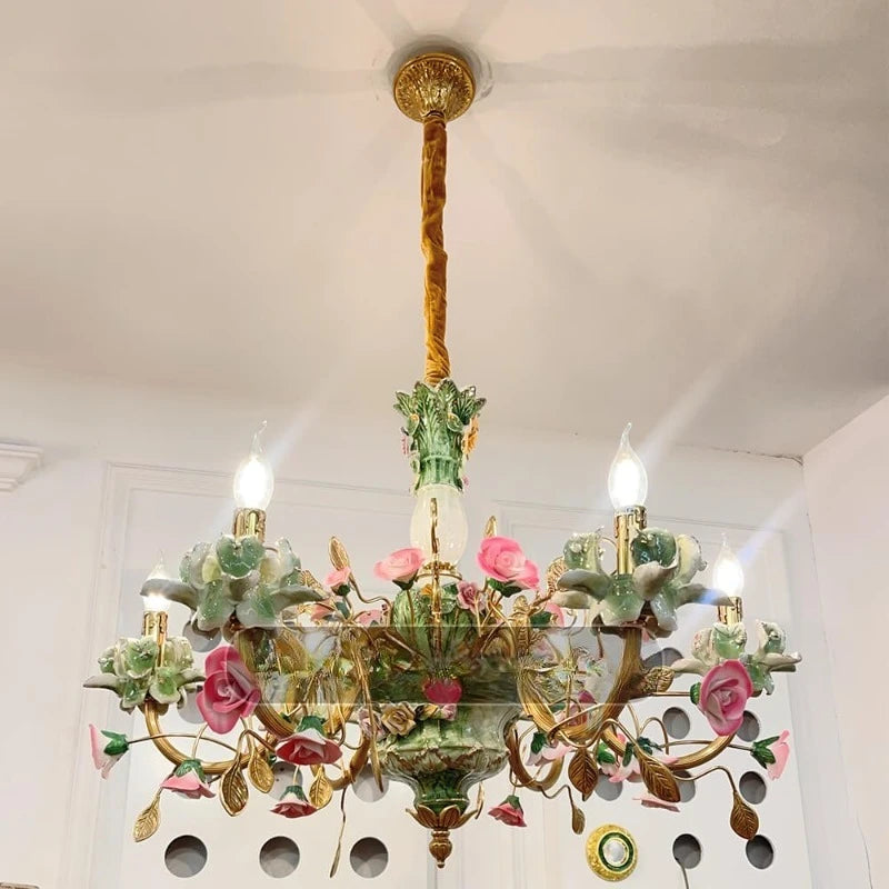 Lustre Élisabeth en porcelaine et laiton, plafonnier de luxe à la française