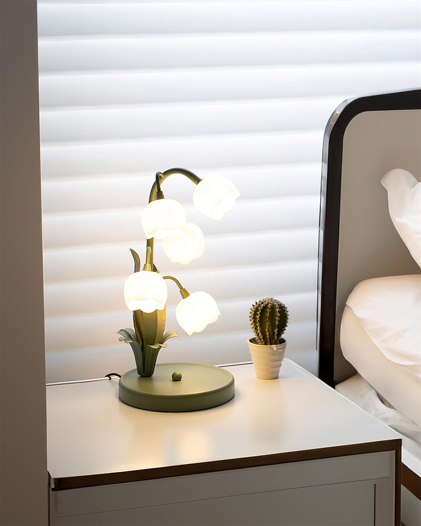Élodie Orchid Blossom Table Lamp with Artistic Floral Design