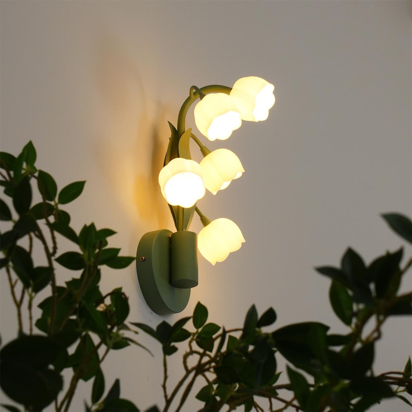 Applique murale Isabelle Orchid avec feuilles vertes et LED trois couleurs