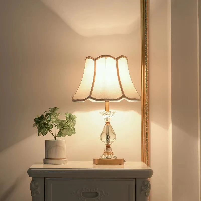 Lampadaire d'angle de canapé Camille rétro en cuivre avec cristaux et LED