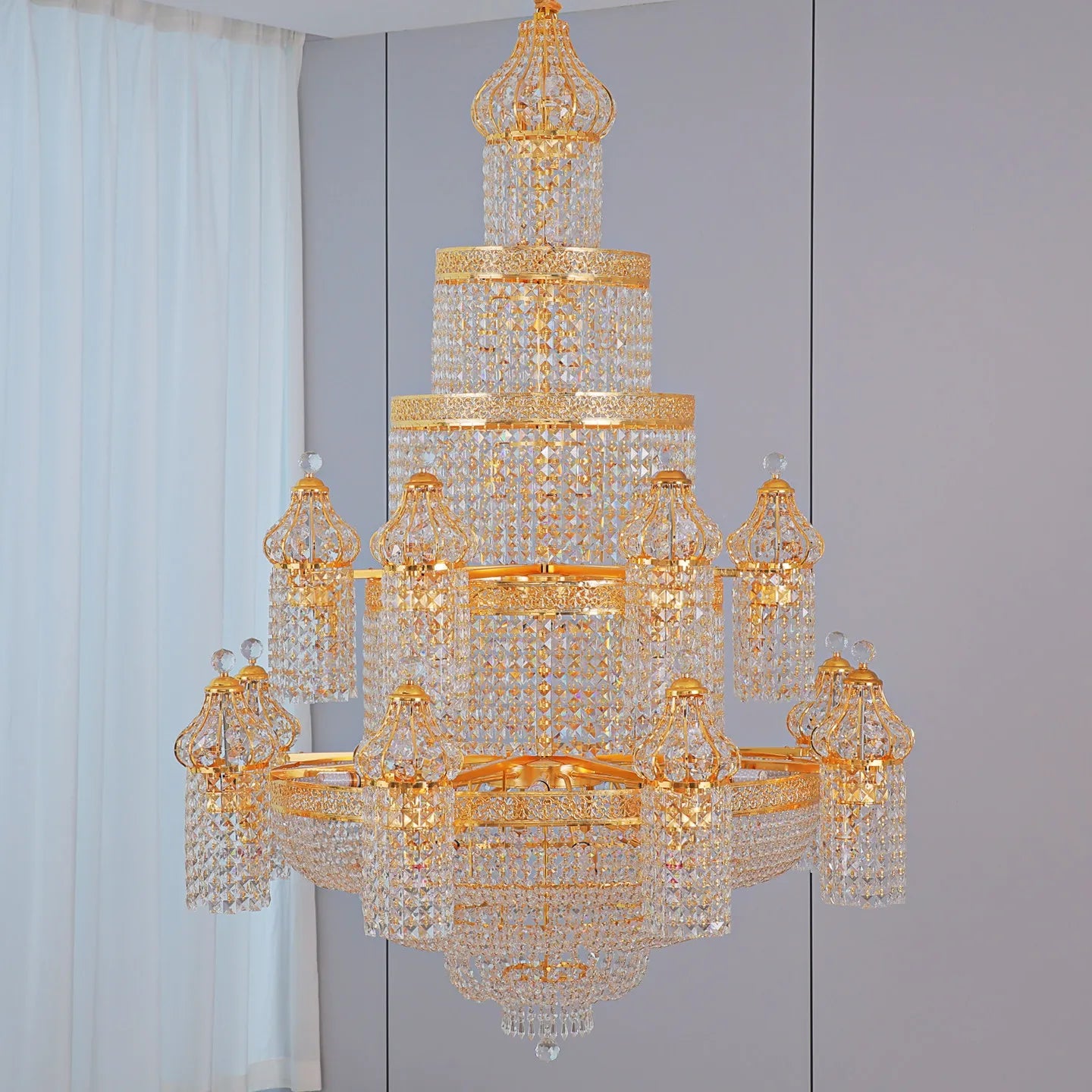 Lustre en cristal Isabelle Palace, luminaire de luxe pour escalier en duplex
