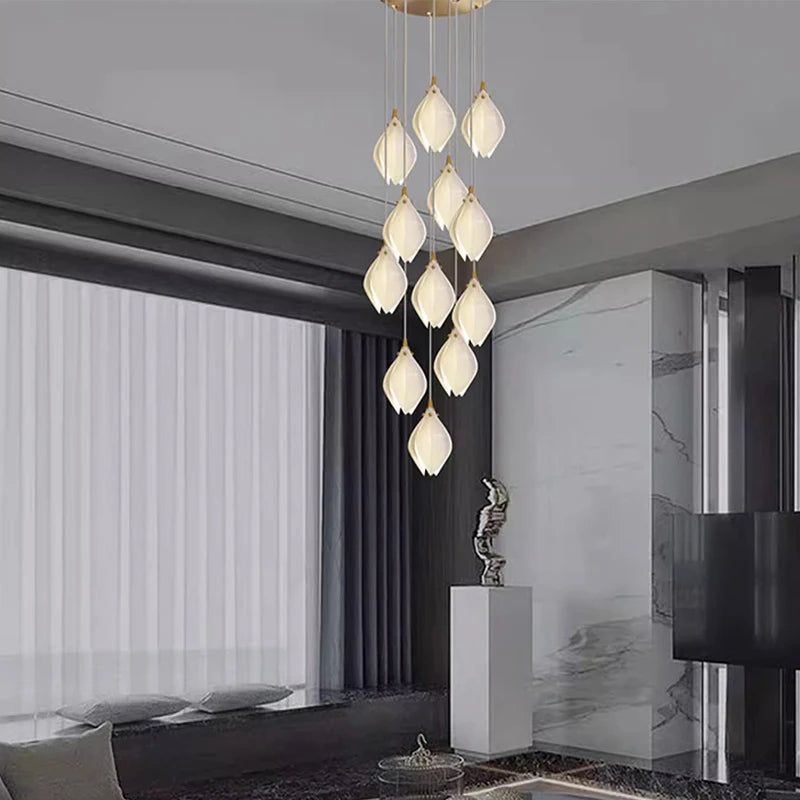 Lustre d'escalier moderne Liora en forme de grappe de lotus