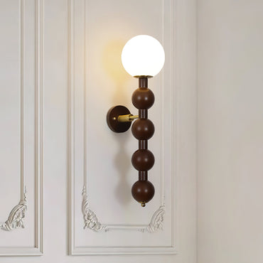 Applique murale Selene Gourd avec perles en noyer et lumière chaude