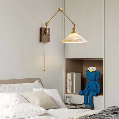 Applique murale Émilie avec bras articulé et base en laiton et bois