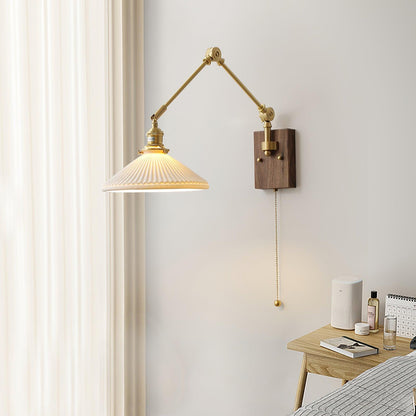 Applique murale Émilie avec bras articulé et base en laiton et bois