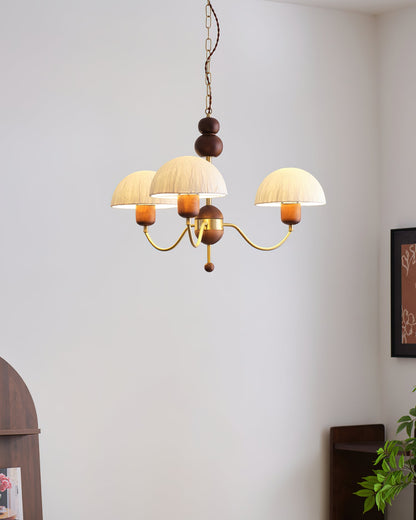 Manon Chandelier, perles en bois avec bras en métal incurvés et abat-jour doux