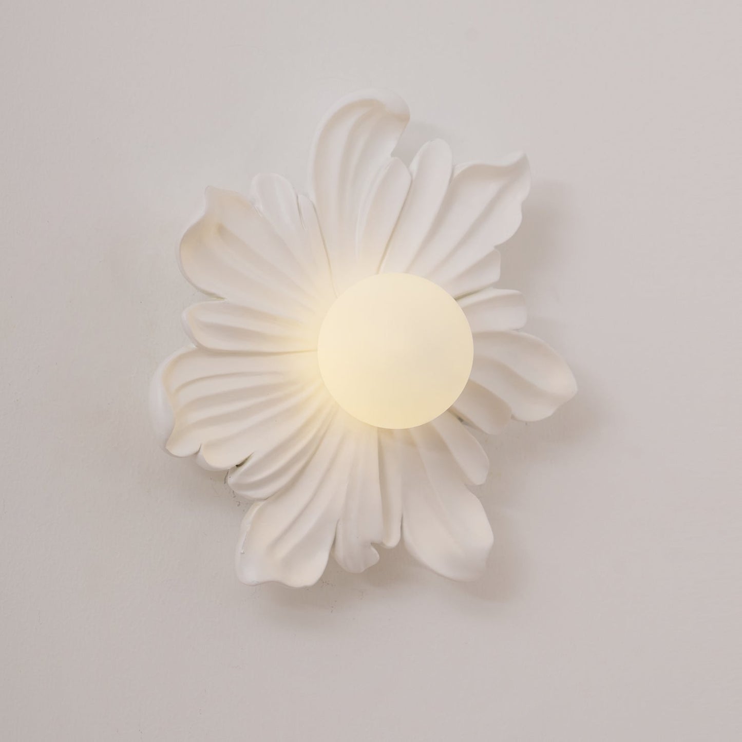 Applique murale en résine Camille avec motif floral et éclairage doux