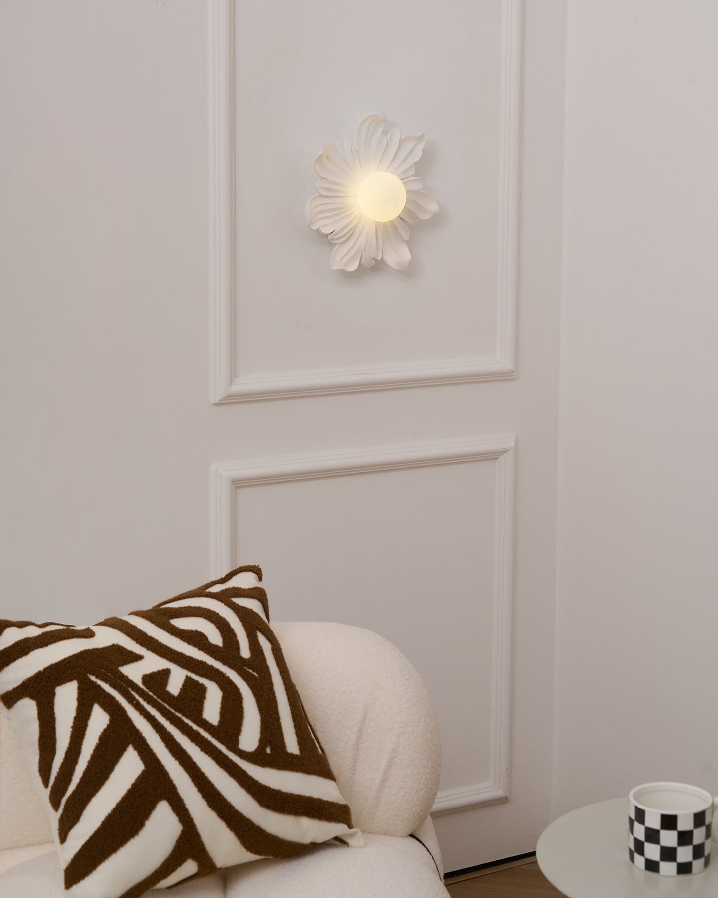 Applique murale en résine Camille avec motif floral et éclairage doux