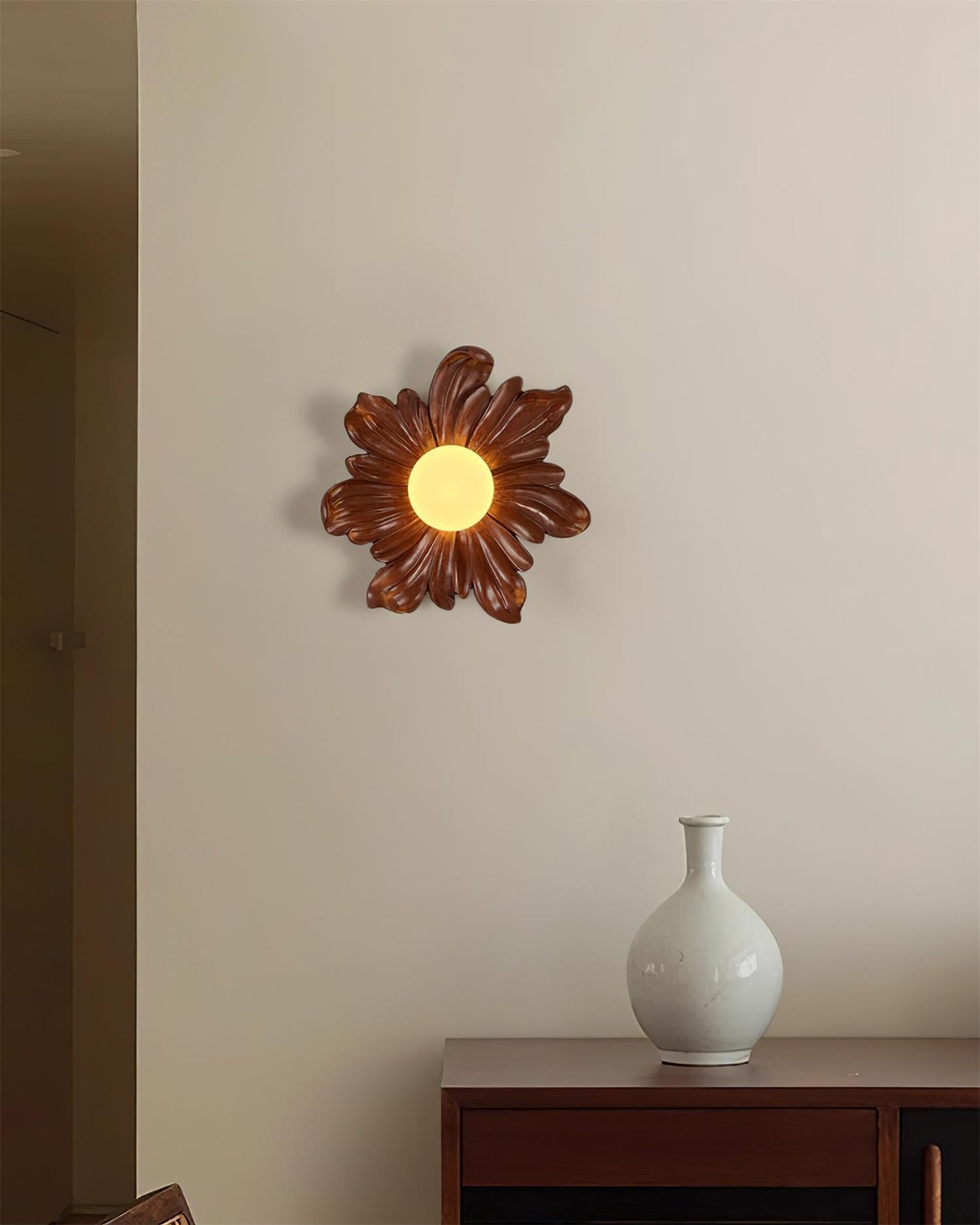 Applique murale en résine Camille avec motif floral et éclairage doux