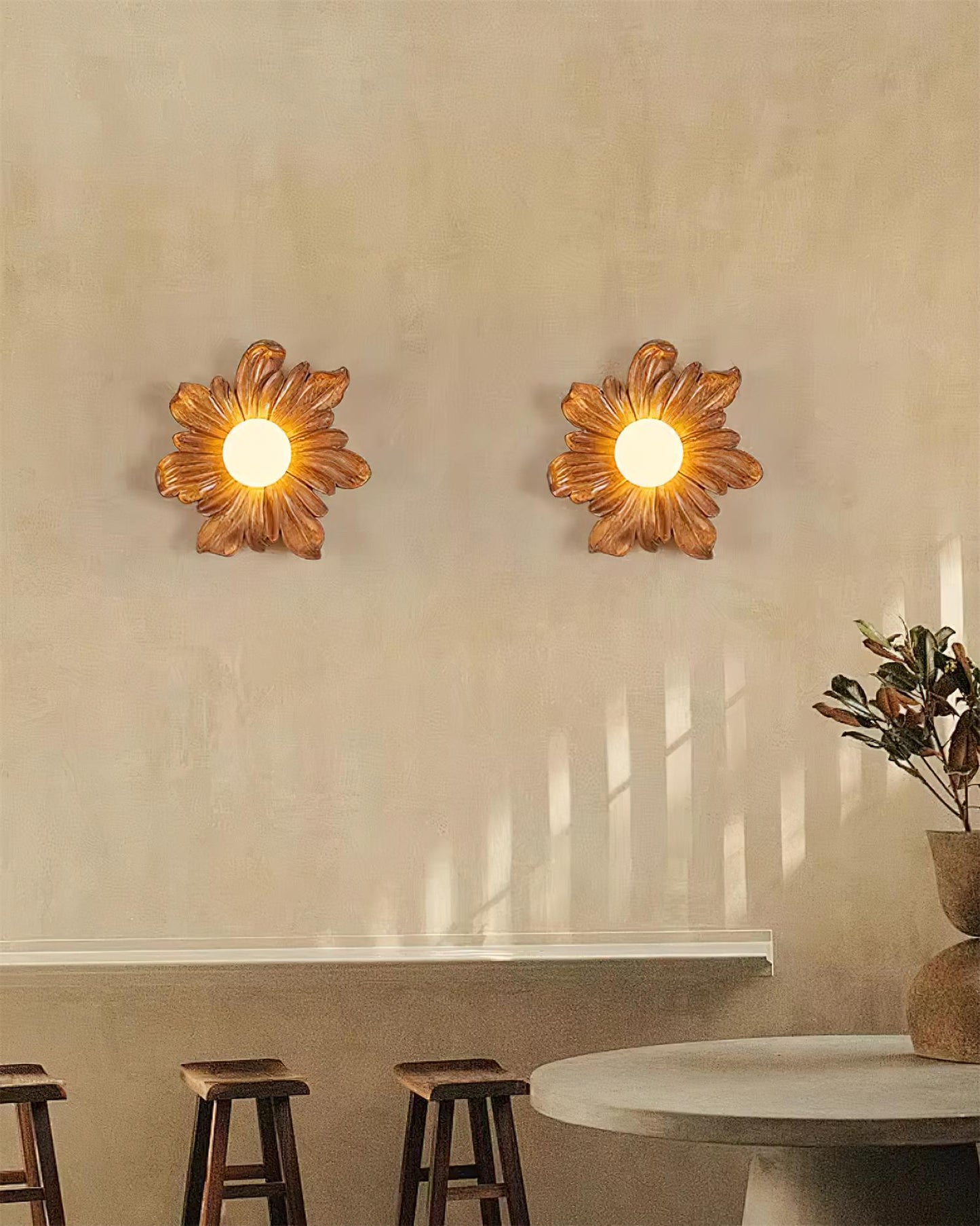 Applique murale en résine Camille avec motif floral et éclairage doux