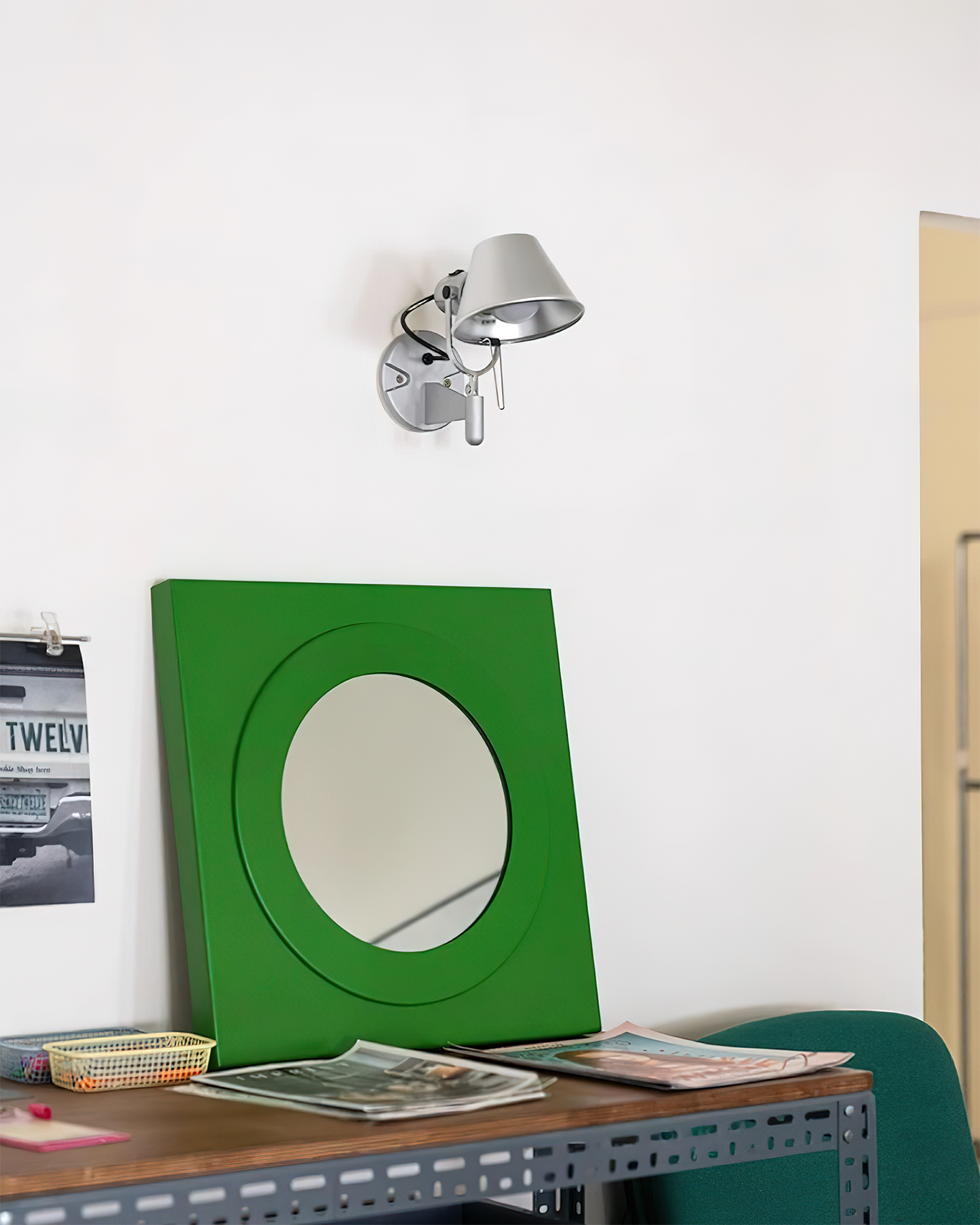 Auriane Adjustable Wall Lamp with Sleek Metal Design