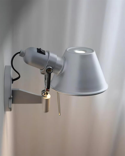 Auriane Adjustable Wall Lamp with Sleek Metal Design