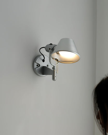 Auriane Adjustable Wall Lamp with Sleek Metal Design