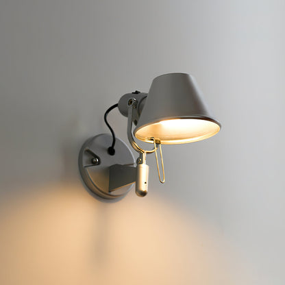Auriane Adjustable Wall Lamp with Sleek Metal Design