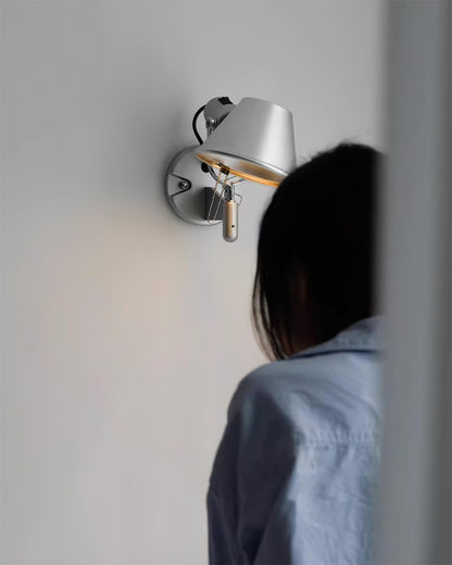 Auriane Adjustable Wall Lamp with Sleek Metal Design