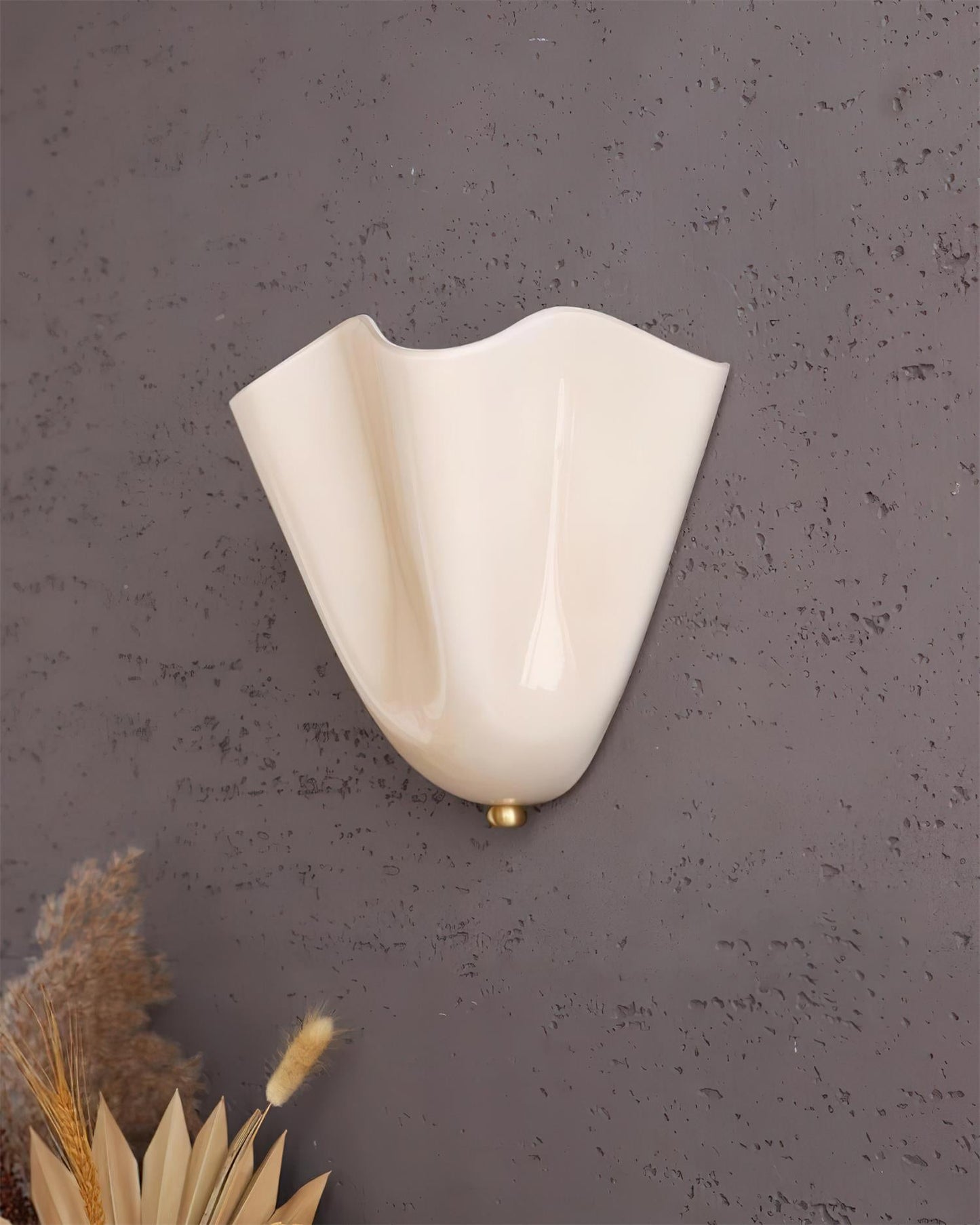 Applique murale en verre soufflé Violette avec silhouette de pétales