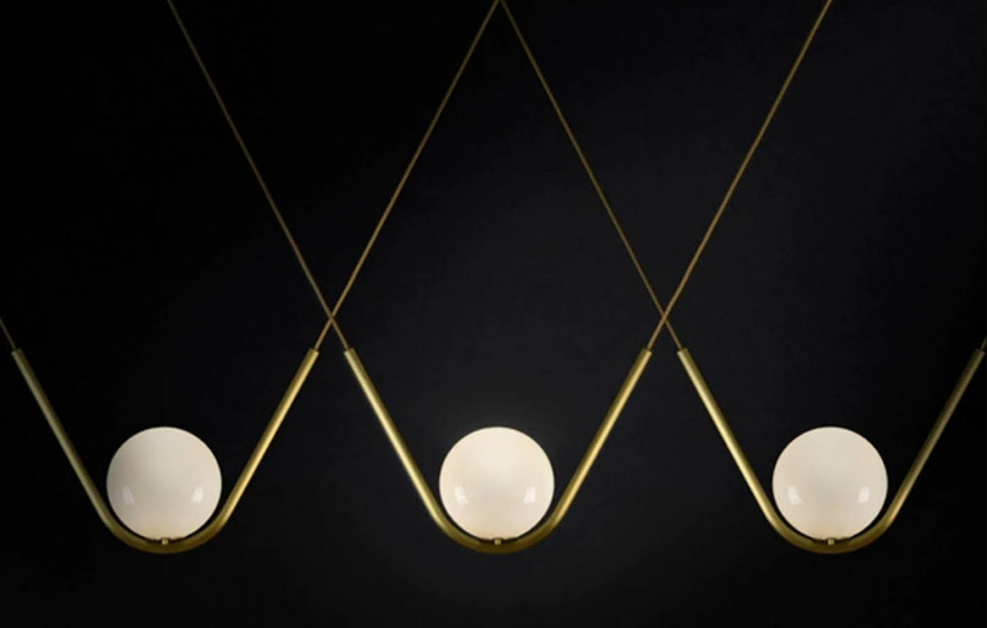 Suspension Orbe en Laiton et Verre Givré Élodie, Luminaire de Plafond Luxueux